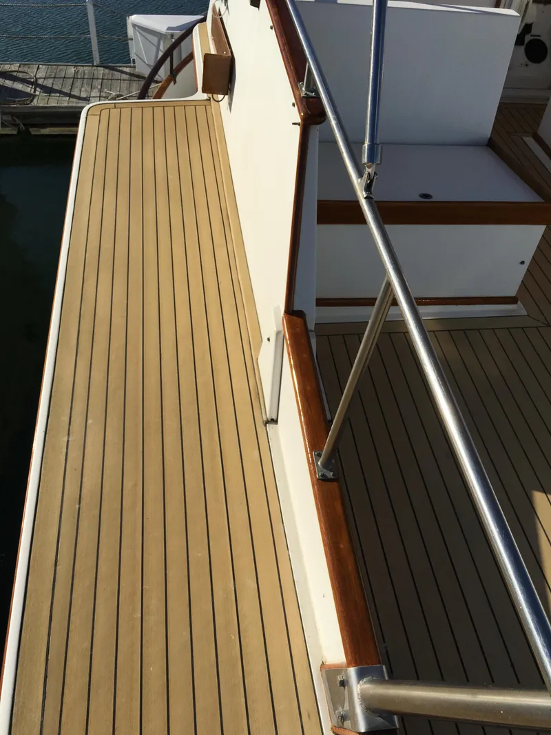 Slide: The Image of Grand Banks 42 Europa 1982 - 73