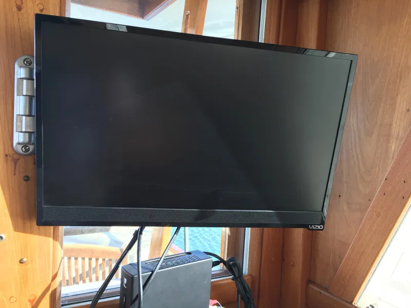 Slide: The Image of Grand Banks 42 Europa 1982 - 79