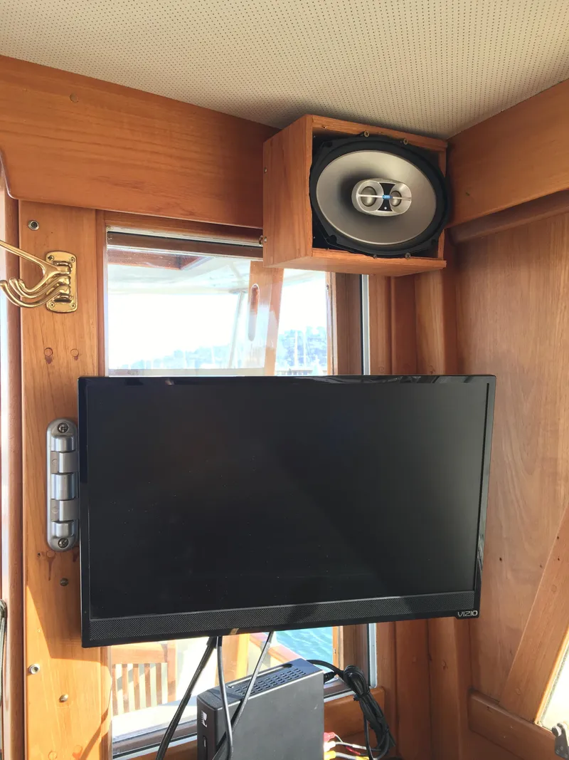 Slide: The Image of Grand Banks 42 Europa 1982 - 81