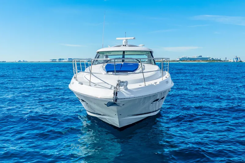 Slide: The Image of 2009 Sea Ray 470 Sundancer yacht on open blue ocean under clear sky. - 4