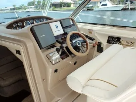 Slide: The Image of Sea Ray 370 Express Cruiser 1999 - 8