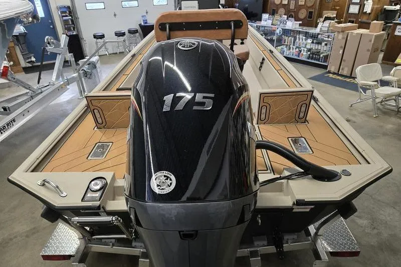 Slide: The Image of 2026 Avid 22 Rogue CC boat with 175 horsepower engine in showroom. - 15