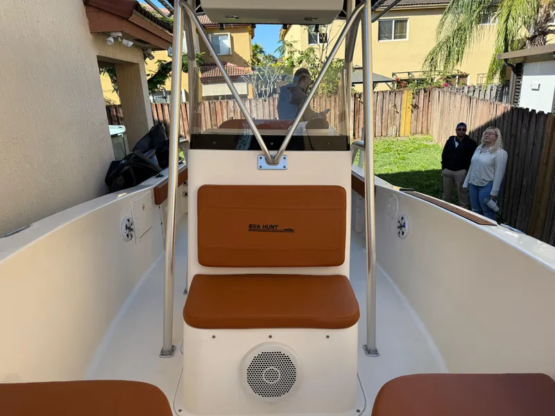 Slide: The Image of 2005 Sea Hunt Triton 232 boat interior with brown seating and center console. - 14