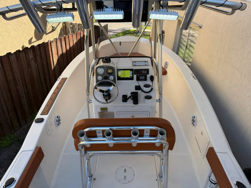 Slide: The Image of 2005 Sea Hunt Triton 232 boat interior with steering console and seating. - 20