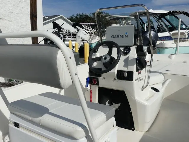 Slide: The Image of Mako Pro Skiff 17 CC 2023 - 4