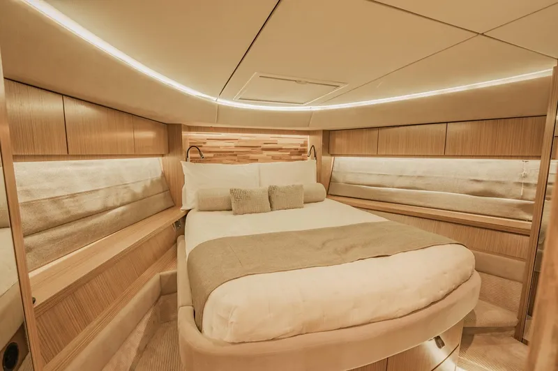 Slide: The Image of Sea Ray L590 2018 - 51