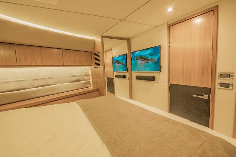 Slide: The Image of Sea Ray L590 2018 - 52