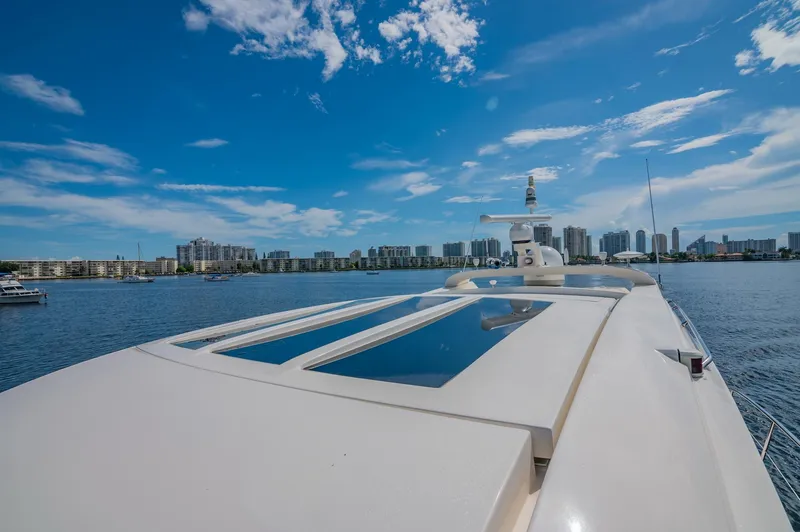 Slide: The Image of 2018 Sea Ray L590 yacht on a sunny day with city skyline in the background. - 9