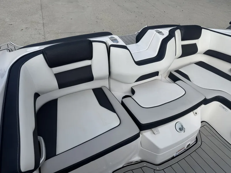 Slide: The Image of Yamaha 195S 2020 - 10