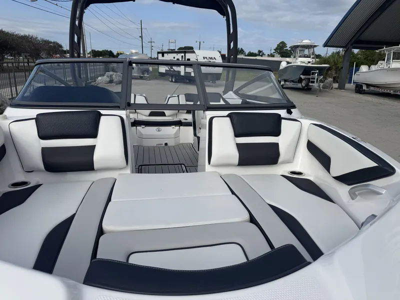 Slide: The Image of Yamaha 195S 2020 - 18