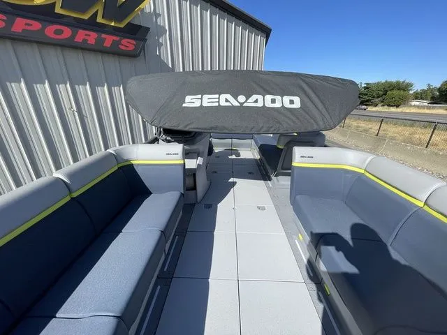 Slide: The Image of Sea-Doo Switch Cruise Limited 21 2025 - 11