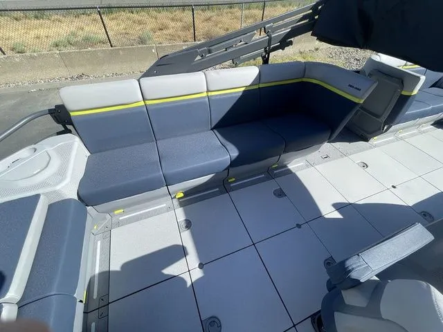 Slide: The Image of Sea-Doo Switch Cruise Limited 21 2025 - 13