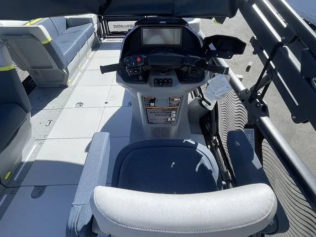 Slide: The Image of Sea-Doo Switch Cruise Limited 21 2025 - 14