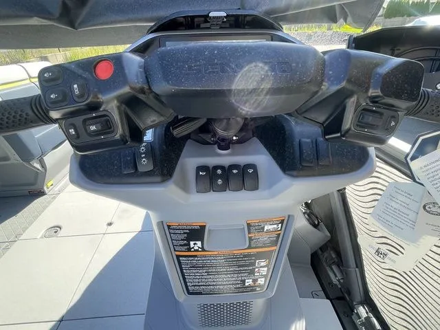 Slide: The Image of Sea-Doo Switch Cruise Limited 21 2025 - 15