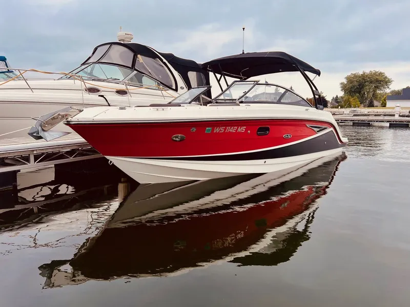 The Image of 2017 Sea Ray SLX 250 boat docked, red design. - 0