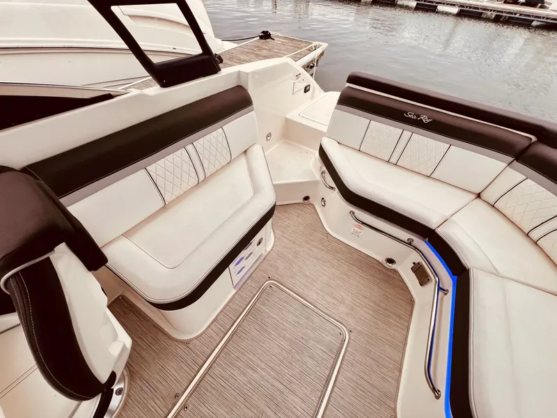 Slide: The Image of Interior of 2017 Sea Ray SLX 250 yacht. - 13