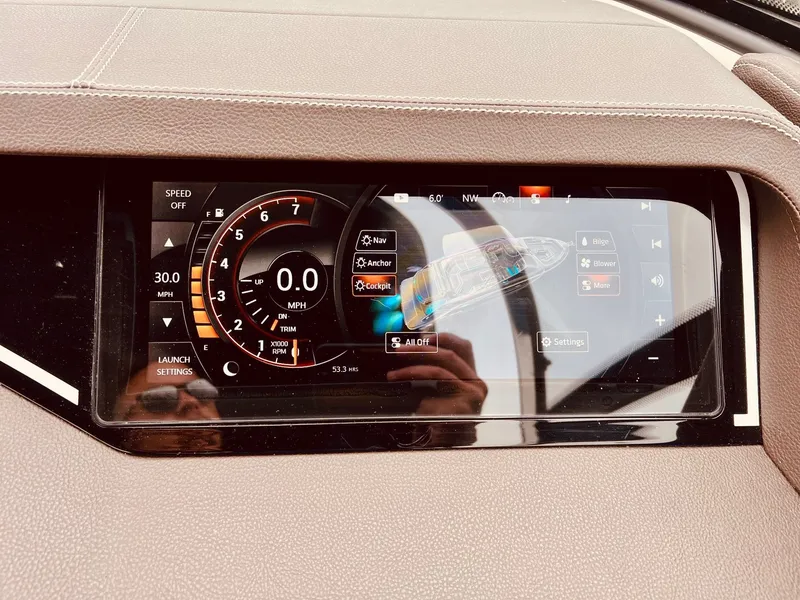 Slide: The Image of Dashboard of Sea Ray SLX 250 boat, 2017 model. - 22