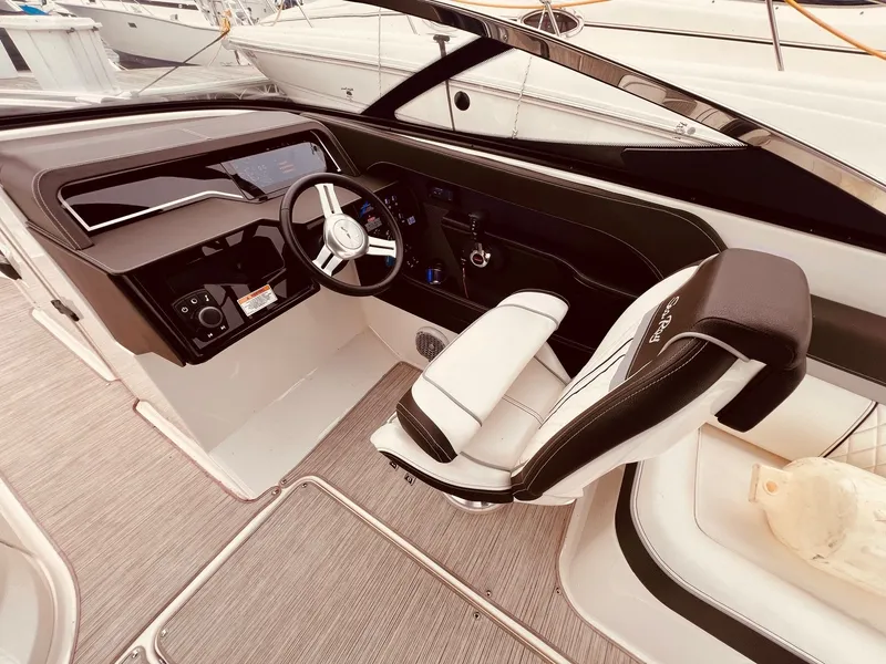 Slide: The Image of Interior of 2017 Sea Ray SLX 250 boat. - 23