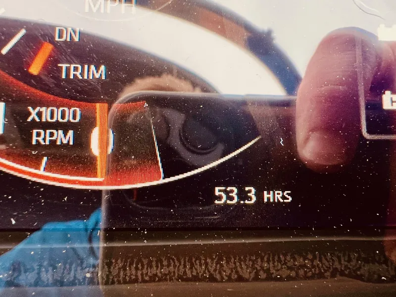 Slide: The Image of Sea Ray SLX 250 2017 dashboard showing 53.3 hours. - 35