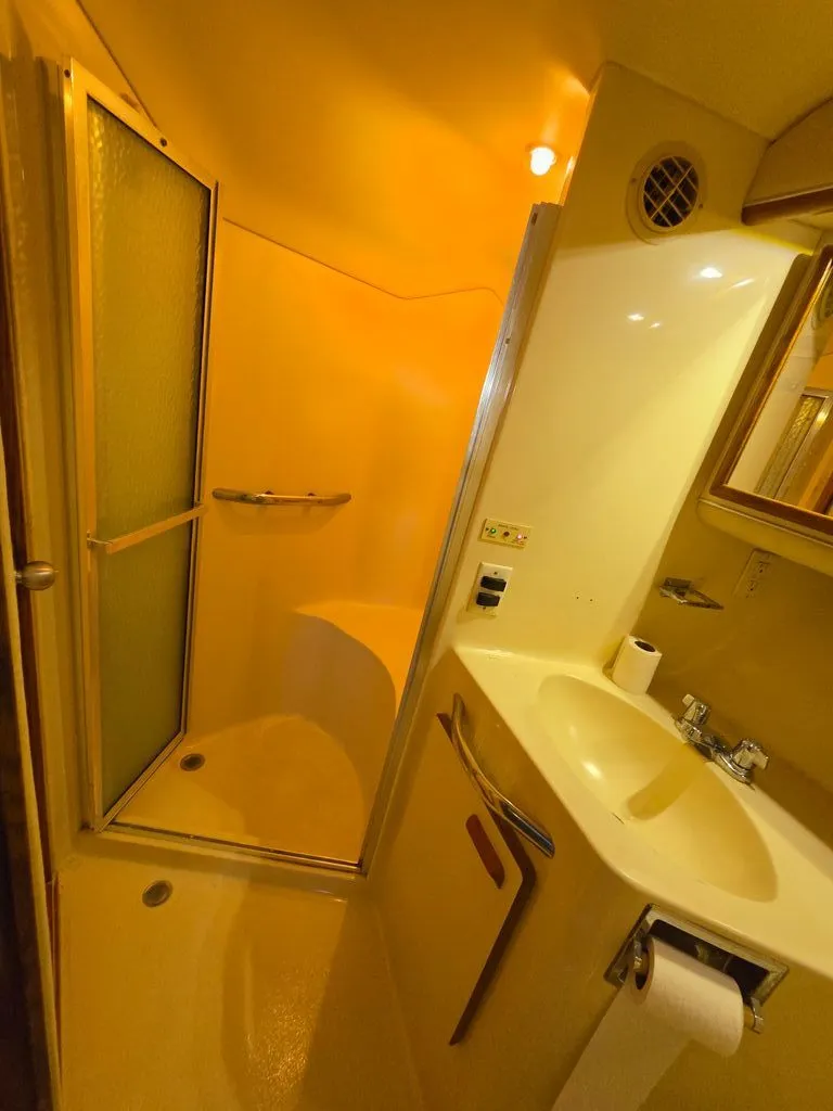 Slide: The Image of Sea Ray 440 Express Bridge 1994 - 16