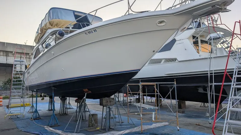 Slide: The Image of Sea Ray 440 Express Bridge 1994 - 18