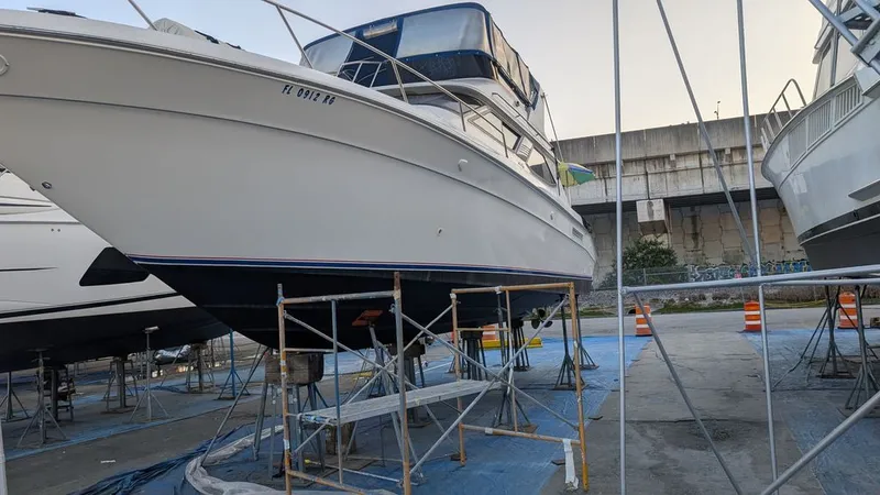 Slide: The Image of Sea Ray 440 Express Bridge 1994 - 19