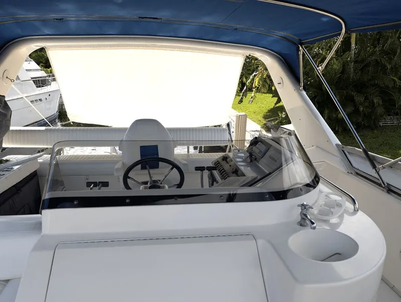 Slide: The Image of Sea Ray 440 Express Bridge 1994 - 2