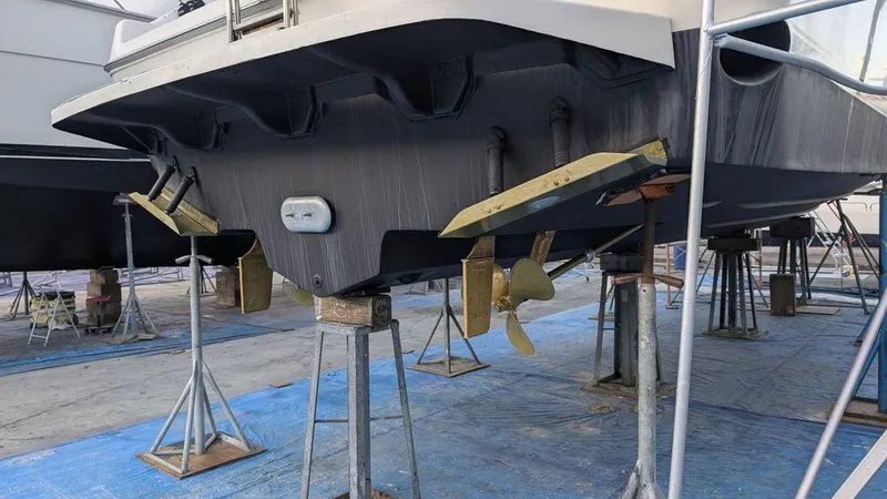 Slide: The Image of Sea Ray 440 Express Bridge 1994 - 22