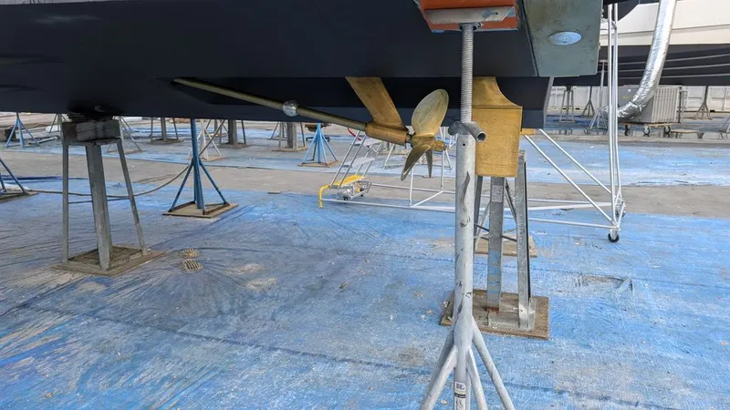 Slide: The Image of Sea Ray 440 Express Bridge 1994 - 23