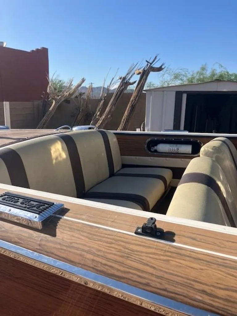 Slide: The Image of Classic Era Watercraft 20 Riviera 1987 - 10