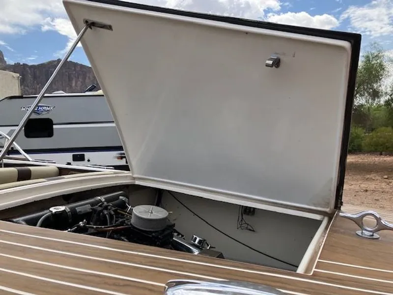 Slide: The Image of Classic Era Watercraft 20 Riviera 1987 - 15