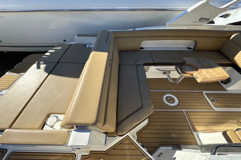 Slide: The Image of Sea Ray SDX 290 2023 - 10