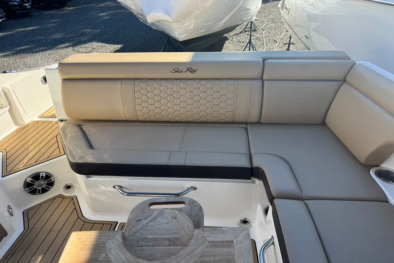 Slide: The Image of Sea Ray SDX 290 2023 - 11