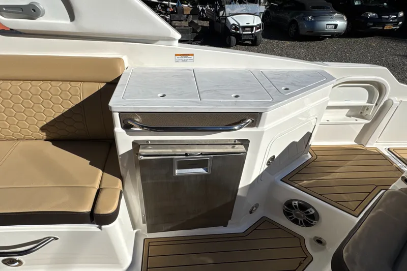 Slide: The Image of Sea Ray SDX 290 2023 - 12