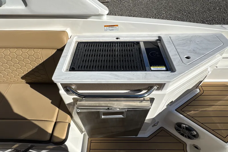 Slide: The Image of Sea Ray SDX 290 2023 - 13