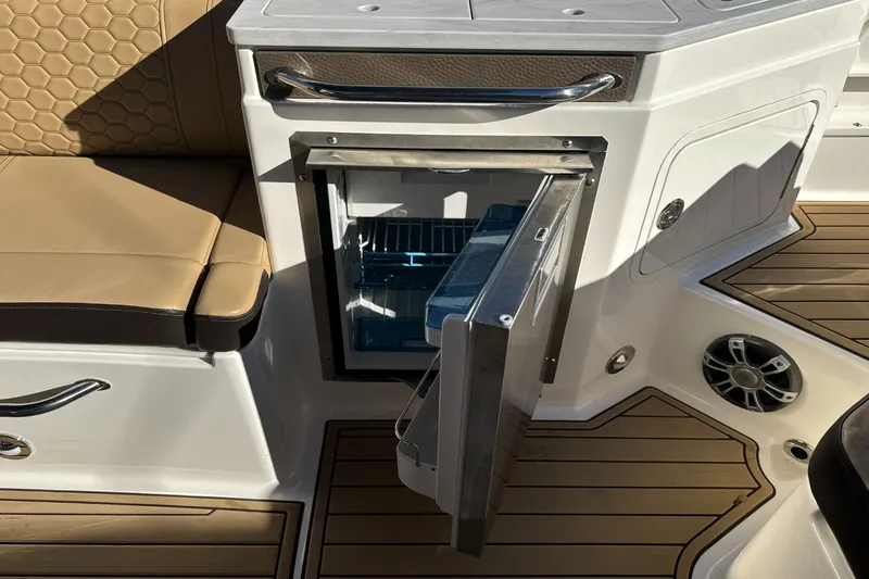 Slide: The Image of Sea Ray SDX 290 2023 - 14