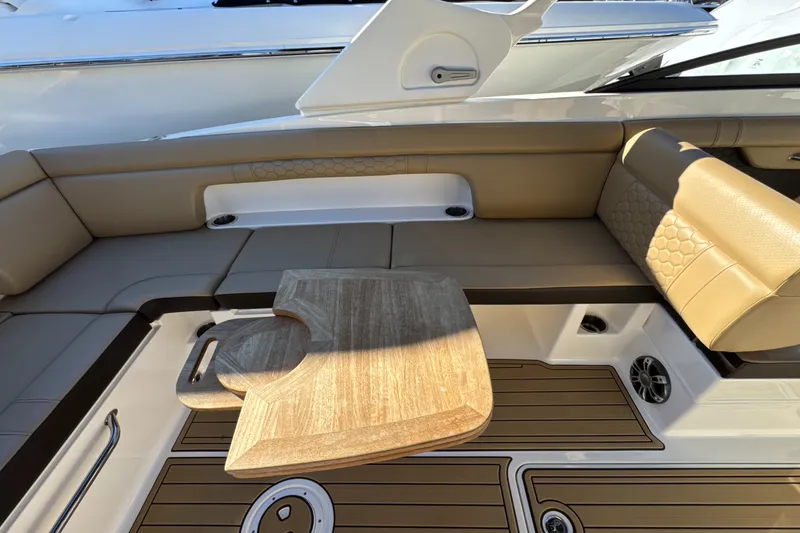 Slide: The Image of Sea Ray SDX 290 2023 - 17