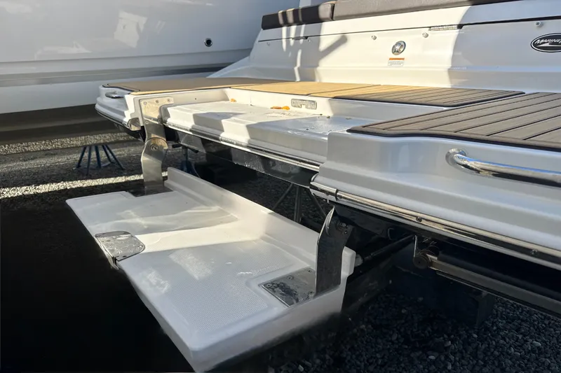 Slide: The Image of Sea Ray SDX 290 2023 - 2