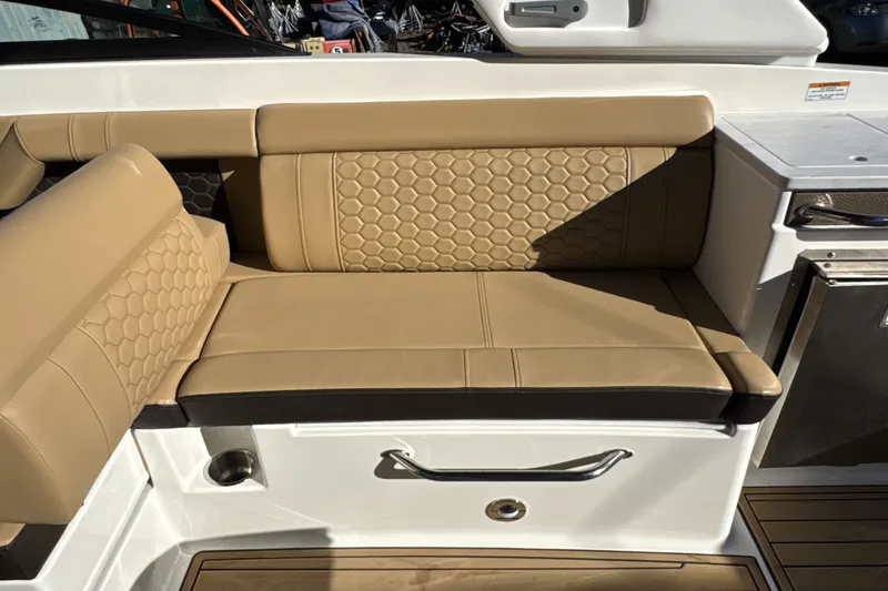 Slide: The Image of Sea Ray SDX 290 2023 - 20