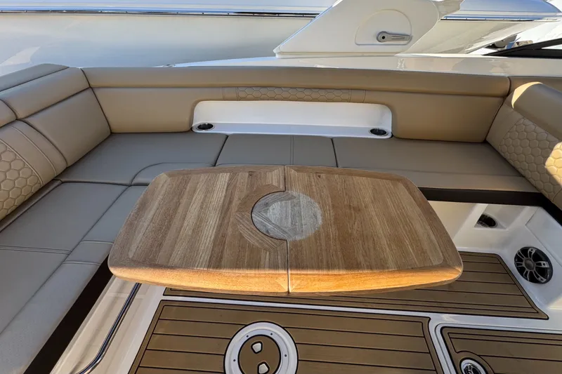 Slide: The Image of Sea Ray SDX 290 2023 - 21