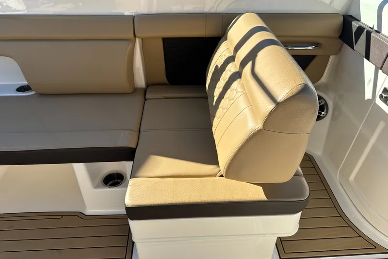 Slide: The Image of Sea Ray SDX 290 2023 - 24