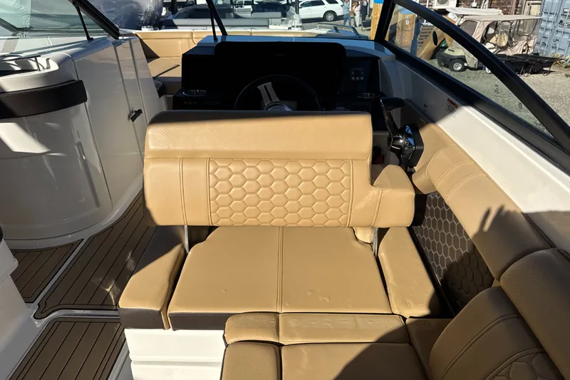 Slide: The Image of Sea Ray SDX 290 2023 - 25