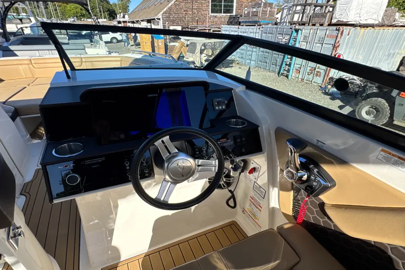 Slide: The Image of Sea Ray SDX 290 2023 - 26