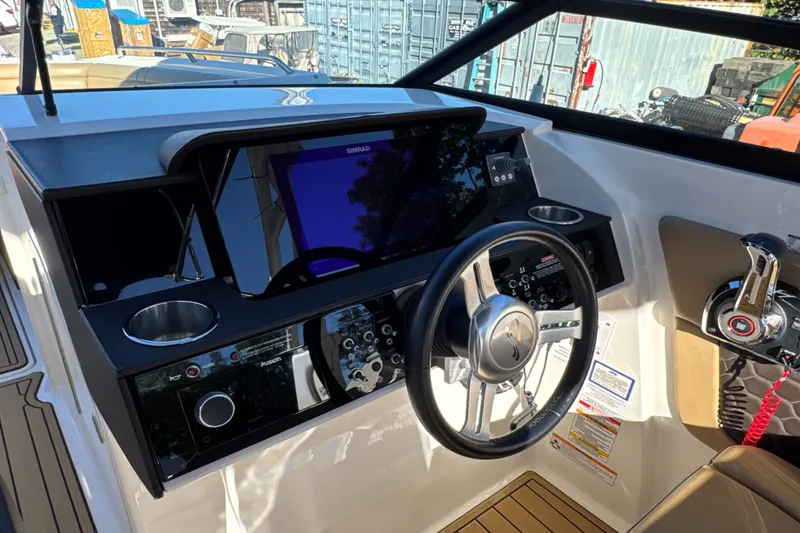 Slide: The Image of Sea Ray SDX 290 2023 - 27