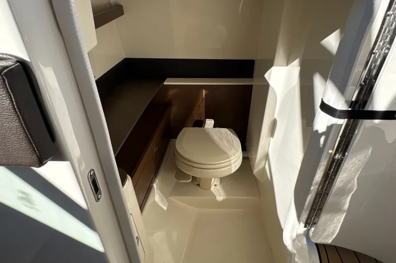 Slide: The Image of Sea Ray SDX 290 2023 - 35