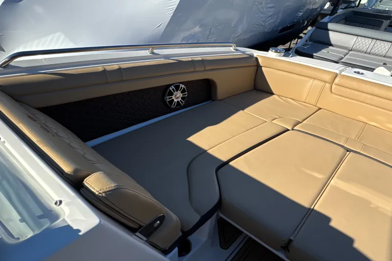 Slide: The Image of Sea Ray SDX 290 2023 - 36