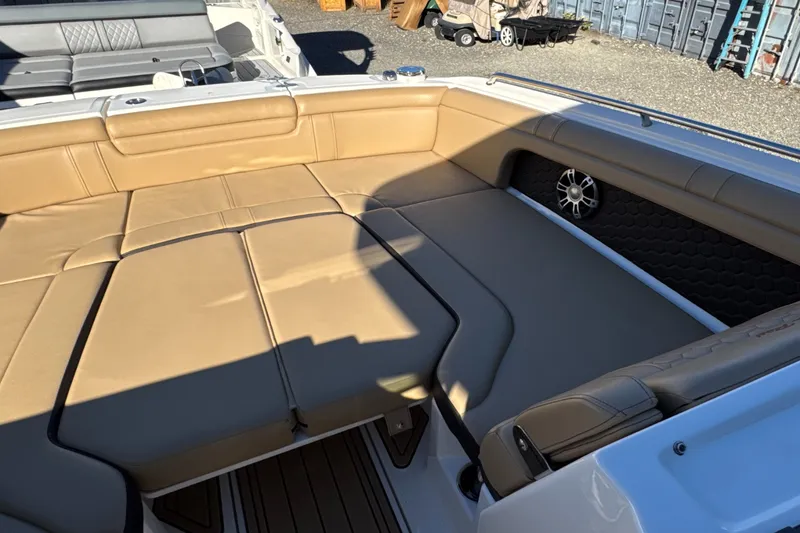 Slide: The Image of Sea Ray SDX 290 2023 - 37