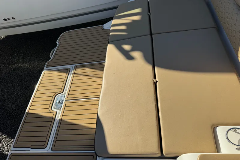 Slide: The Image of Sea Ray SDX 290 2023 - 5