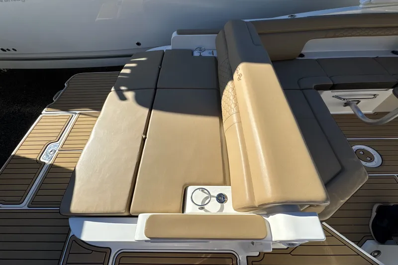 Slide: The Image of Sea Ray SDX 290 2023 - 6