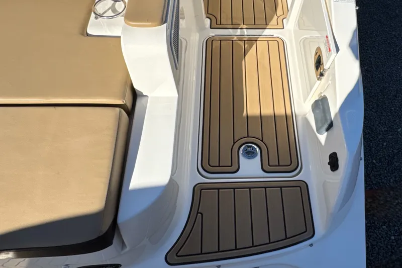 Slide: The Image of Sea Ray SDX 290 2023 - 8